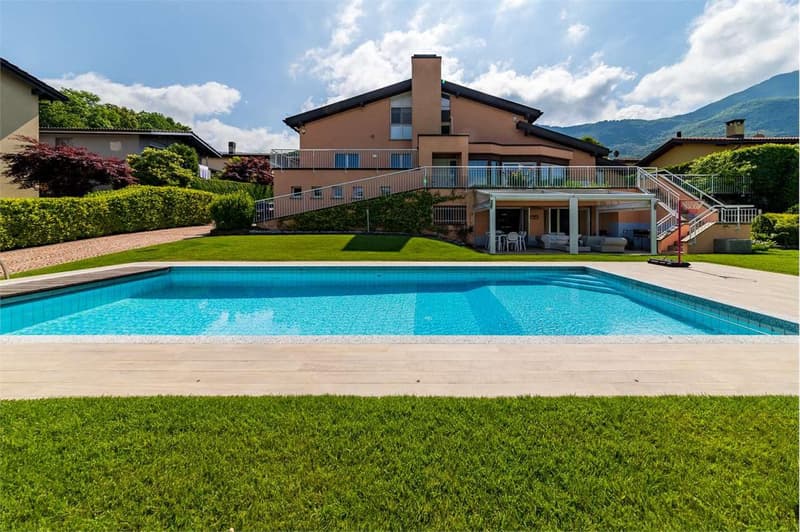 GRANDE VILLA CON PISCINA E GIARDINO IN VENDITA A VILLA LUGANESE (1)