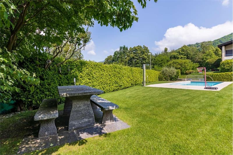 GRANDE VILLA CON PISCINA E GIARDINO IN VENDITA A VILLA LUGANESE (10)