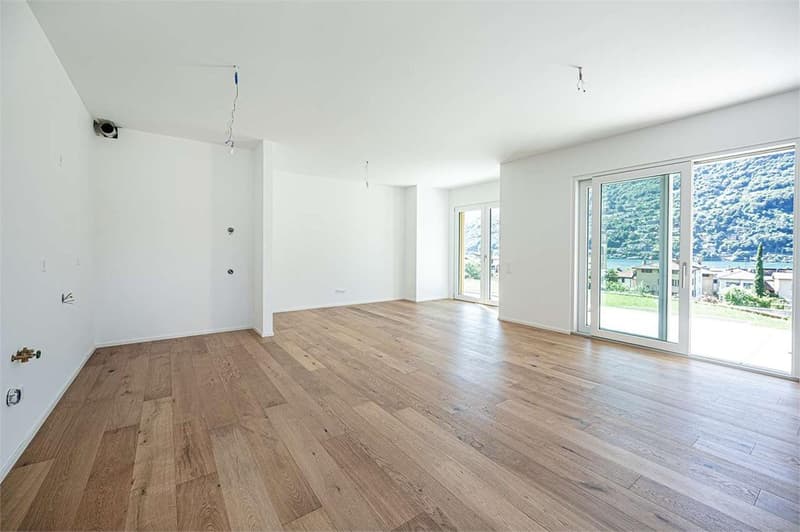 AMPIO 4.5 LOCALI CON GIARDINO E VISTA LAGO A BRUSINO ARSIZIO (5)