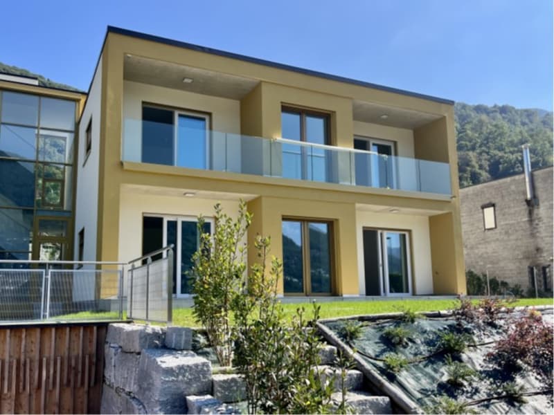 AMPIO 4.5 LOCALI CON GIARDINO E VISTA LAGO A BRUSINO ARSIZIO (1)