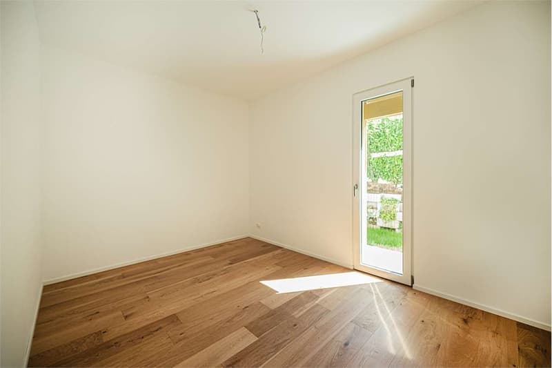 AMPIO 4.5 LOCALI CON GIARDINO E VISTA LAGO A BRUSINO ARSIZIO (7)
