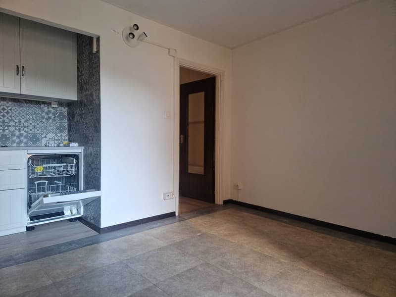 Affittasi appartamento di 3 locali a Tresa su tre piani, disponibile subito (3)