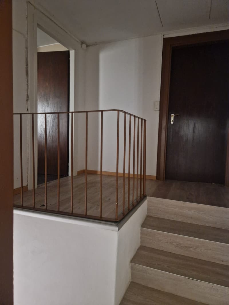 Affittasi appartamento di 3 locali a Tresa su tre piani, disponibile subito (8)
