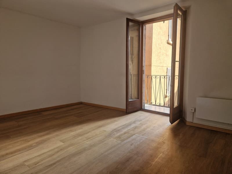 Affittasi appartamento di 3 locali a Tresa su tre piani, disponibile subito (10)