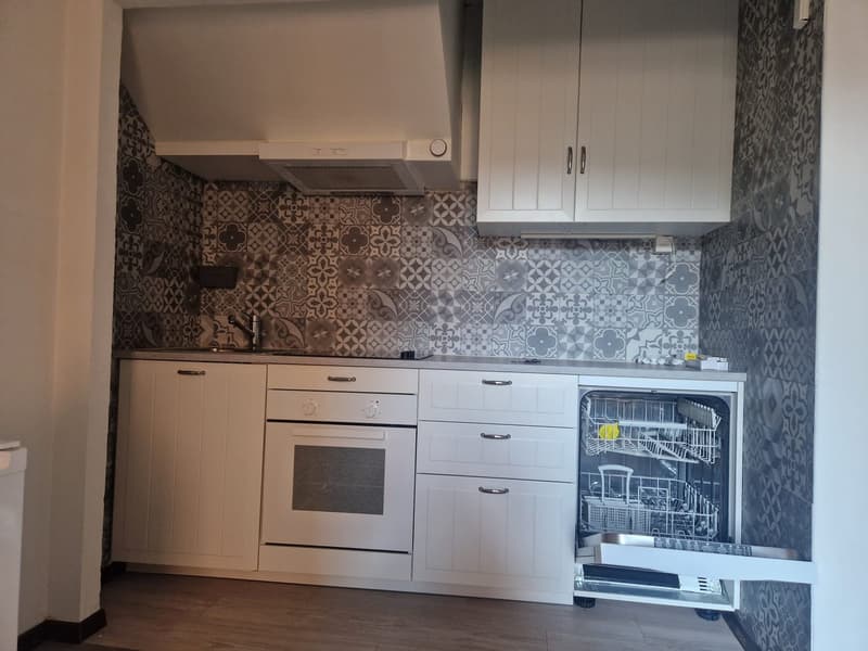 Affittasi appartamento di 3 locali a Tresa su tre piani, disponibile subito (4)