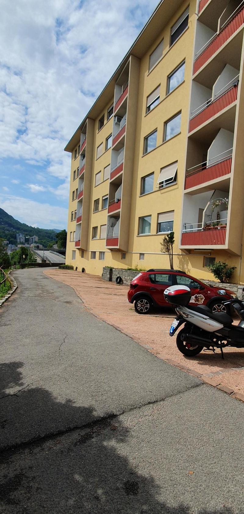 AFFITTASI POSTO AUTO ESTERNO (1)