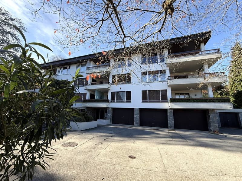 4 story building with garage at the bottom