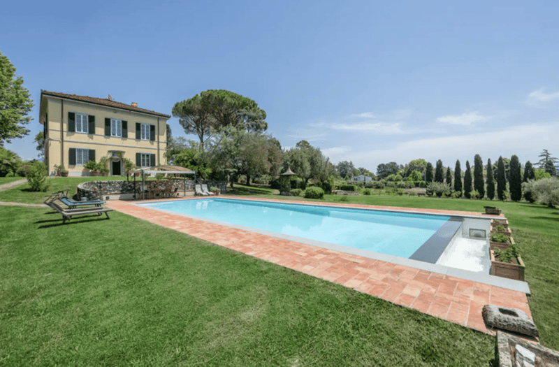 TOSCANA – Villa storica in zona collinare a 4 km da Lucca + terreno 3,3 ettari uliveto e vigneto (17)