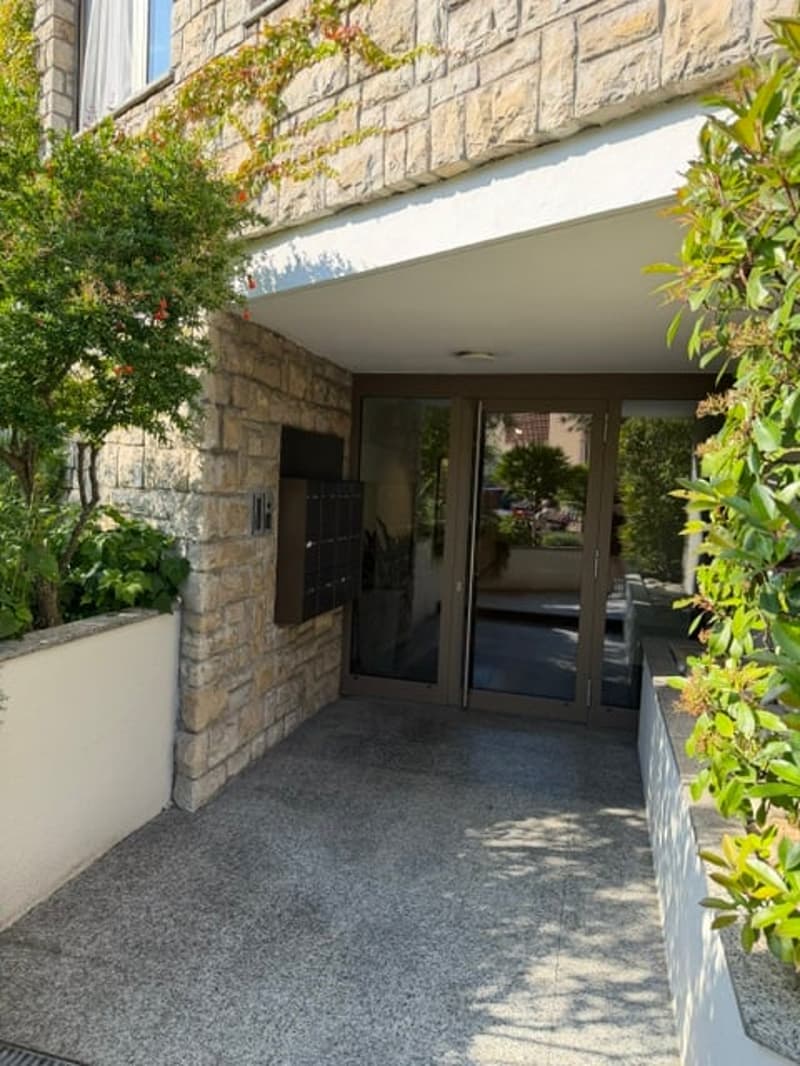 LUGANO – CASTAGNOLA – Vendesi moderno monolocale, zona residenziale parziale vista lago (11)
