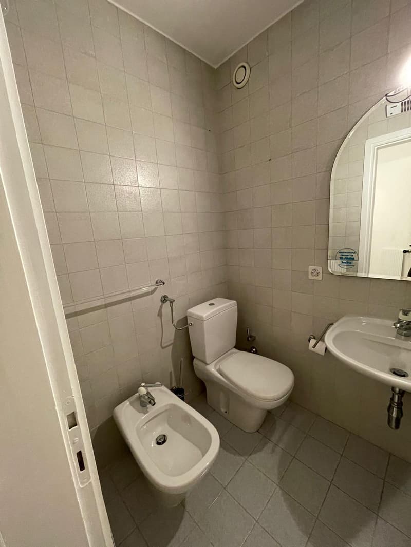 LUGANO – CASTAGNOLA – Vendesi moderno monolocale, zona residenziale parziale vista lago (8)