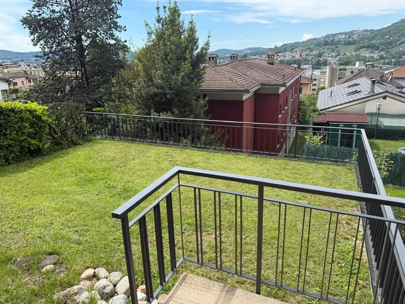 MENDRISIO: In zona tranquilla e residenziale, vendiamo ampia casa, luminosa e con vista aperta. (4)