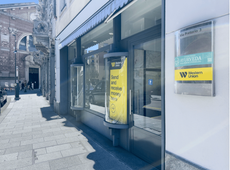 LUGANO CENTRO – Prestigioso spazio commerciale con ampia vetrina e straordinaria visibilità (1)