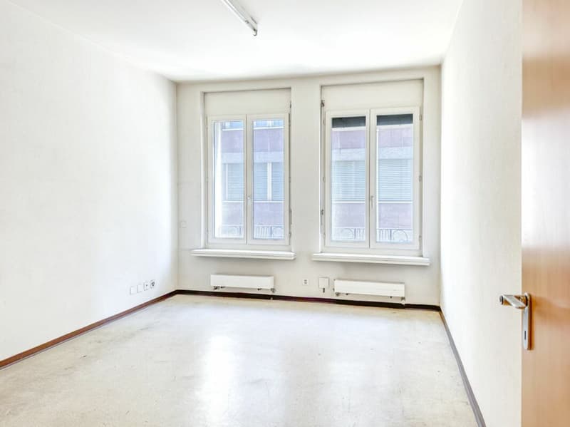 Retail space for rent in Lugano city center with storefront (5)