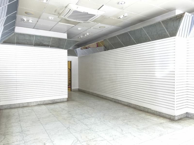Retail space for rent in Lugano city center with storefront (3)