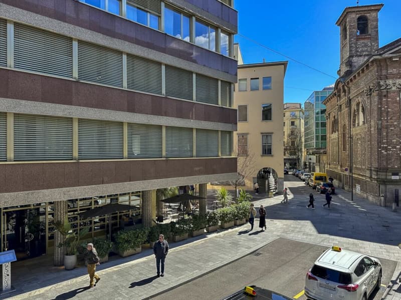 Retail space for rent in Lugano city center with storefront (7)