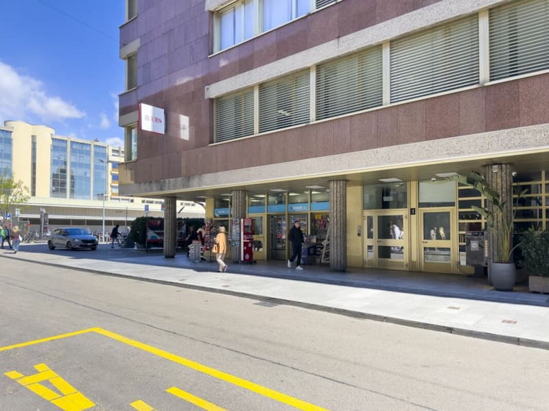 Retail space for rent in Lugano city center with storefront (8)