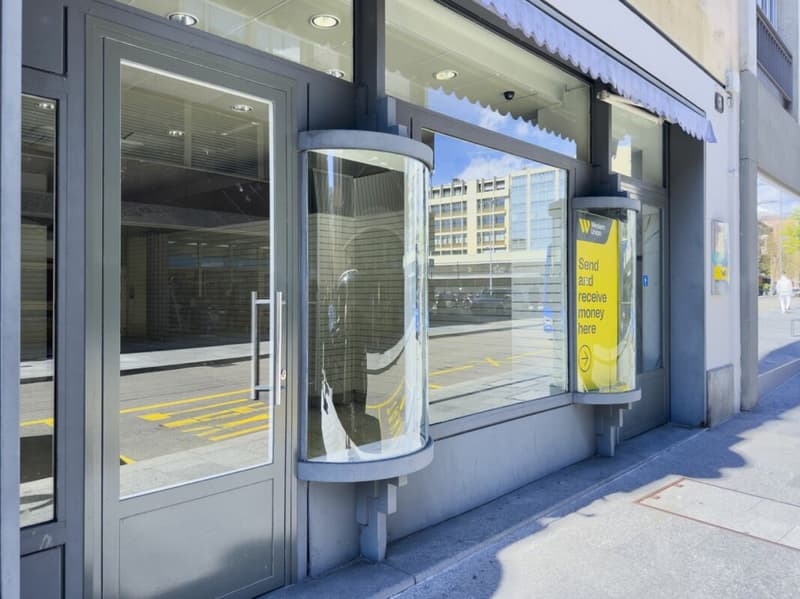 Retail space for rent in Lugano city center with storefront (9)