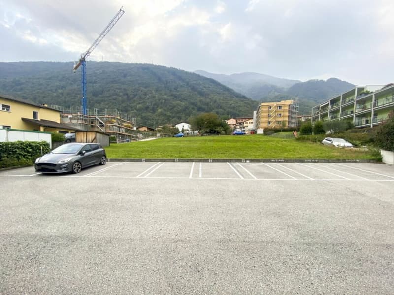 Parcheggi esterni Bedano (1)