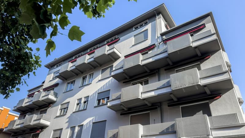 Ampio appartamento di 5 locali in fase di ristrutturazione (1)