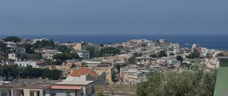 Luminoso Appartamento in Vendita a Ischia – 3.5 Locali con Vista Panoramica (1)