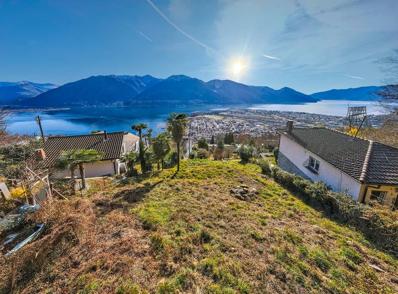 Grande terreno edificabile con splendida vista lago - Großes Baugrundstück mit Seeblick (9)