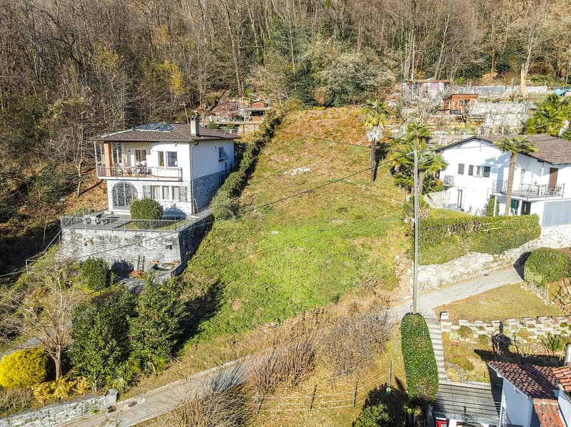 Grande terreno edificabile con splendida vista lago - Großes Baugrundstück mit Seeblick (4)