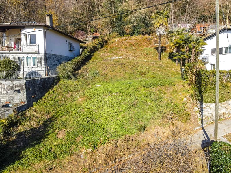 Grande terreno edificabile con splendida vista lago - Großes Baugrundstück mit Seeblick (5)