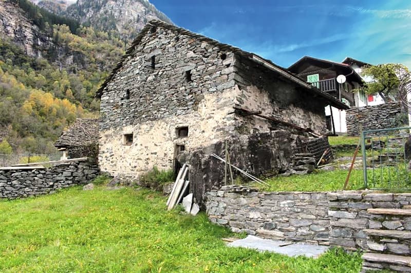4 ½ -Zi.-Haus und Rustico zum Ausbauen sehr sonnig und ruhig (15)