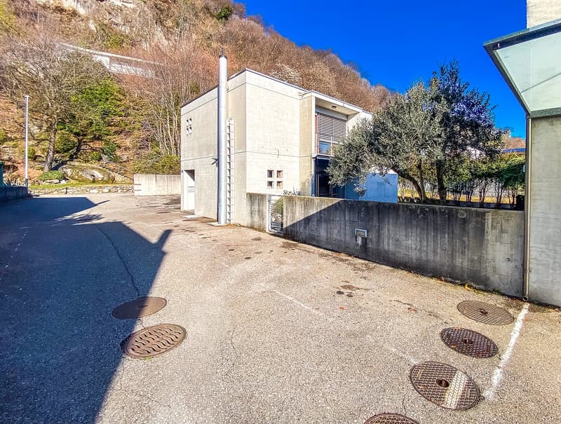 Casa unifamiliare con piscina a Minusio  / Villetta mit Pool (37)
