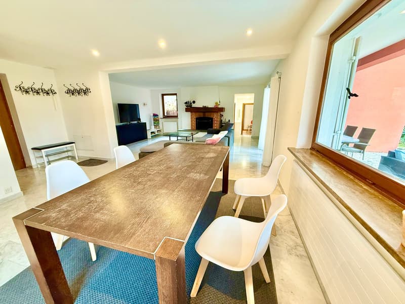 dining room, large wooden table, white chairs, open-plan to living room, fireplace