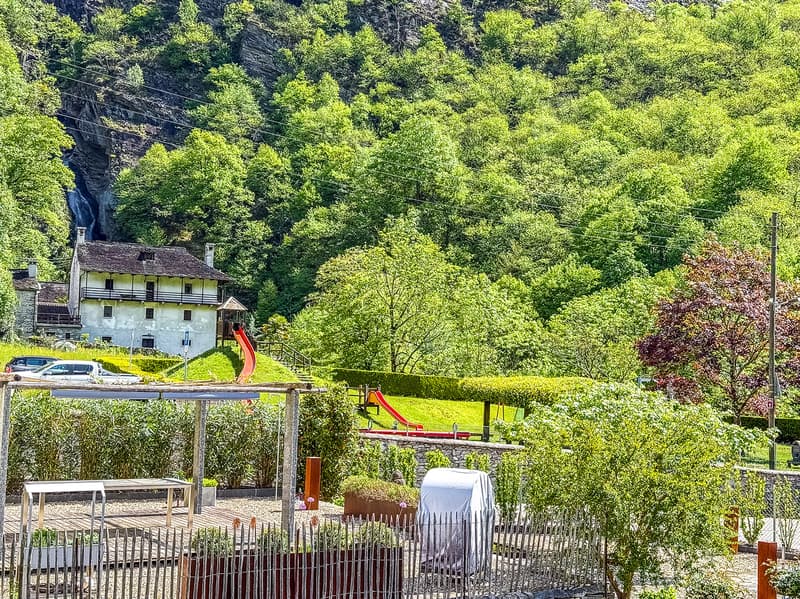 Grande 5.5 locali con giardino (26)