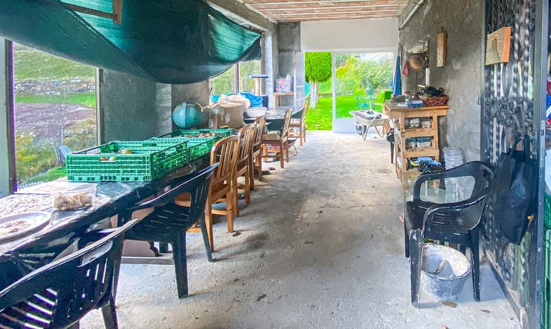 Val di Blenio. Casa tipica ticinese soleggiata, con giardino e garages (22)