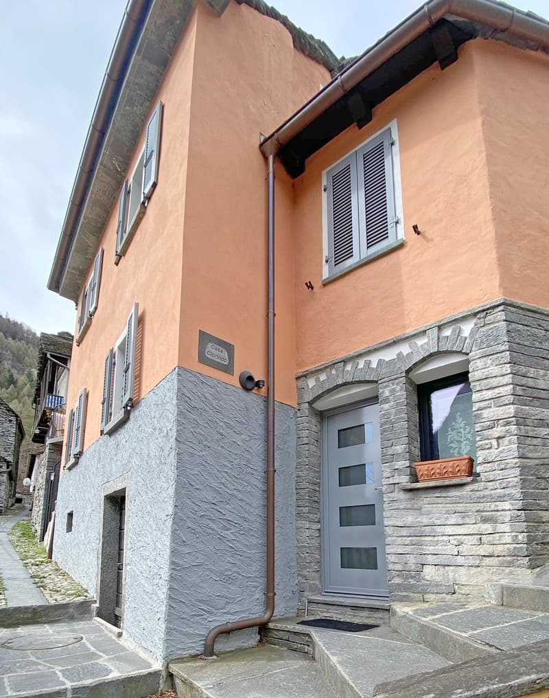 Vallemaggia, Cevio,Tipica Casa Ticinese rinnovata, terrazzo e giardino (9)