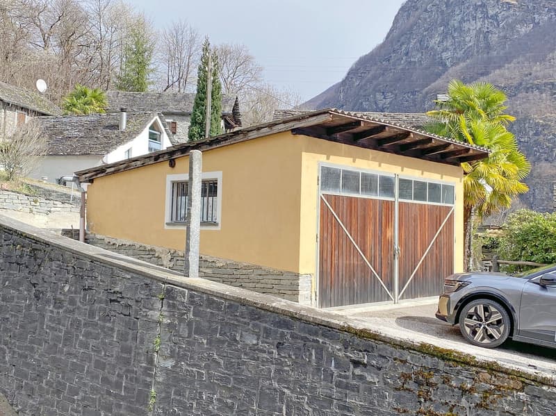 Vallemaggia, Cevio,Tipica Casa Ticinese rinnovata, terrazzo e giardino (11)