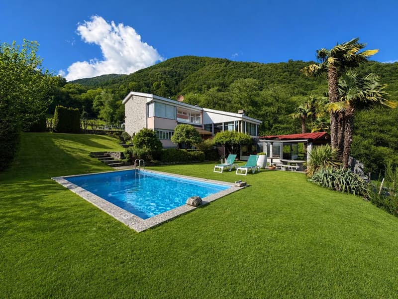 Second home! Oasis in nature with garden, pool, and pergola (1)