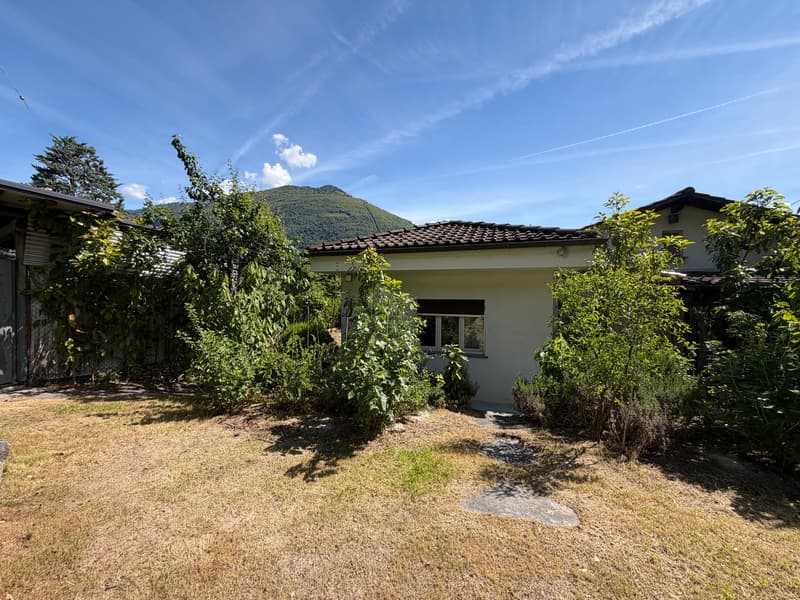 Grande casa unifamiliare completamente da rinnovare (4)