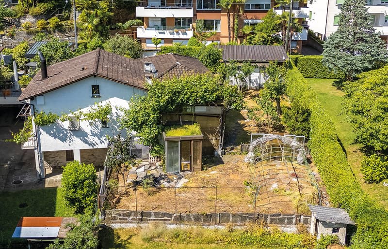 Grande casa unifamiliare completamente da rinnovare (2)