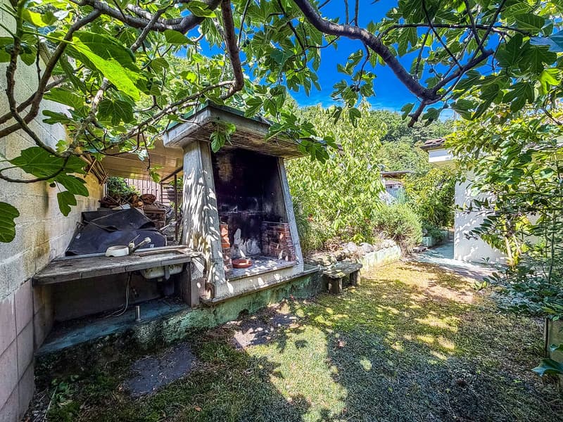 Terreno compresa casa unifamiliare completamente da rinnovare (7)