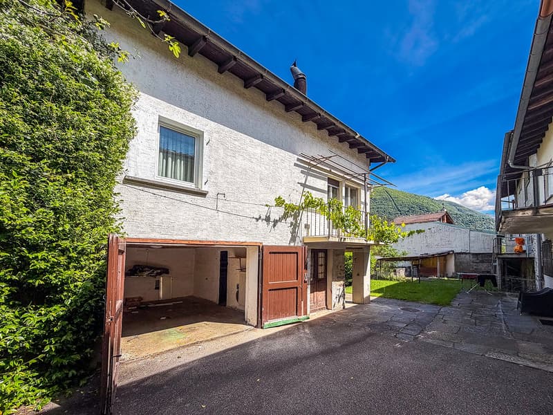 Terreno compresa casa unifamiliare completamente da rinnovare (8)