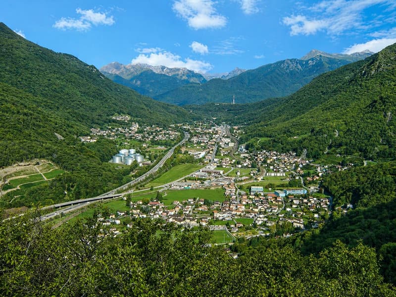 casa da riattare in posizione collinare su terreno edificabile (7)