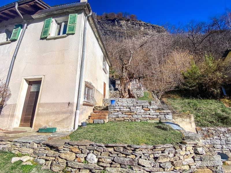 Tessin, Blenio Tal - Typisches Tessiner Haus (17)