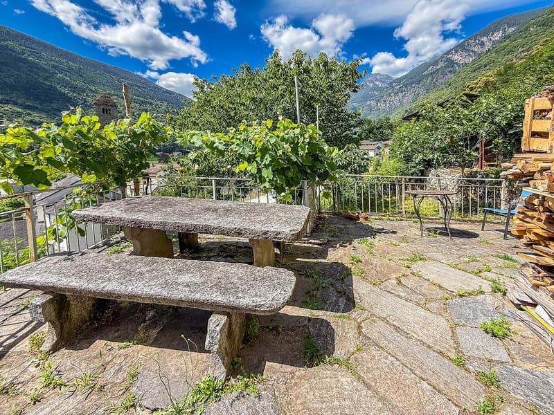 Grande Casa Bifamiliare di 9 locali da rinnovare, con terreno edificabile (17)