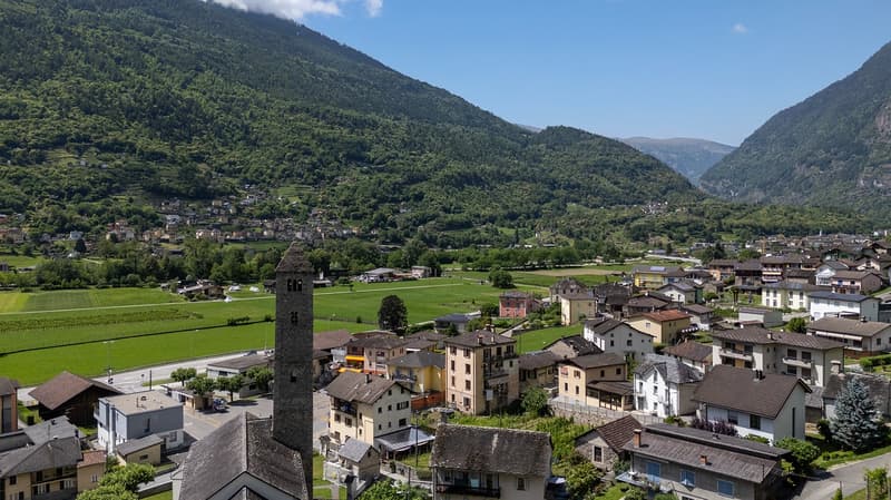 Grande Casa Bifamiliare di 9 locali da rinnovare, con terreno edificabile (3)