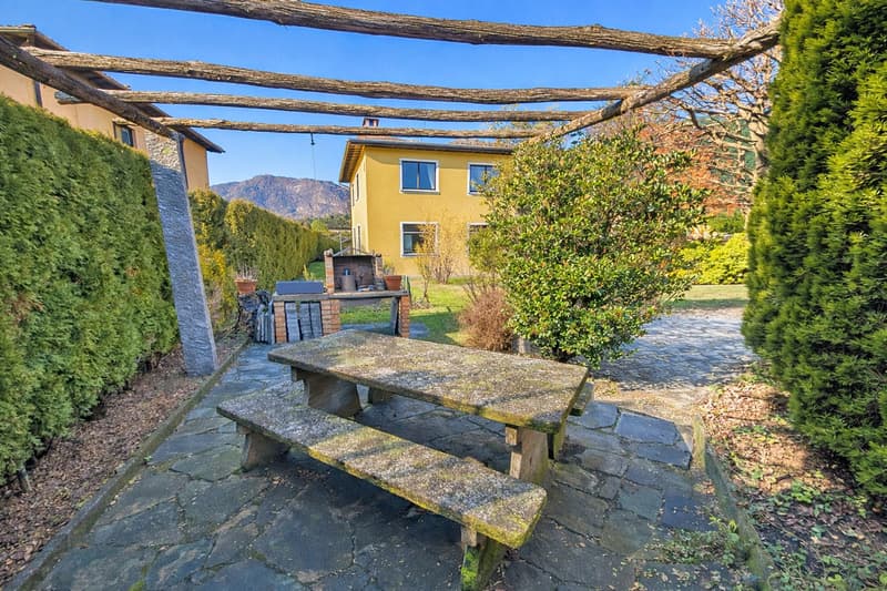 Haus mit zwei Wohnungen und schönem Garten (26)