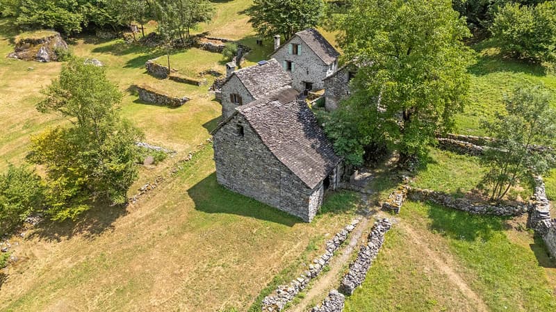 Rustico da ristrutturare con terreno (1)