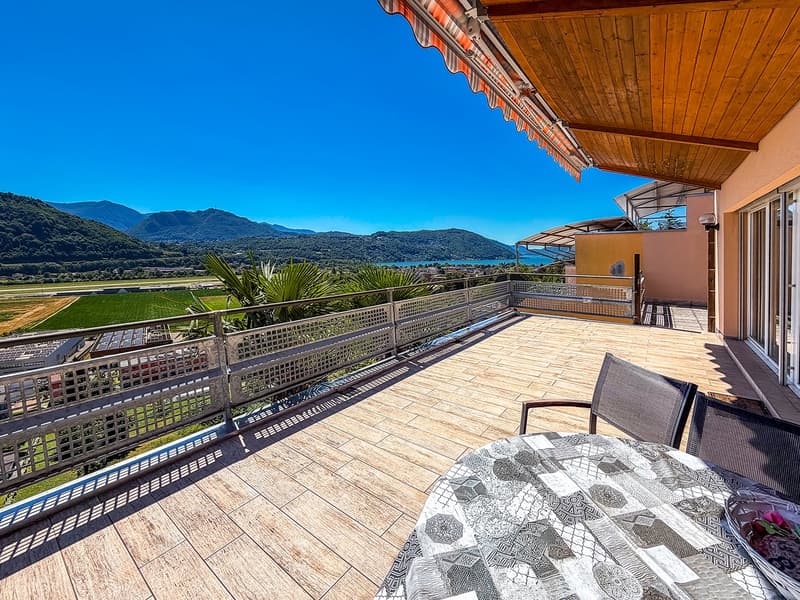 Elegante villa unifamiliare con spettacolare vista aperta sul Lago di Lugano (2)