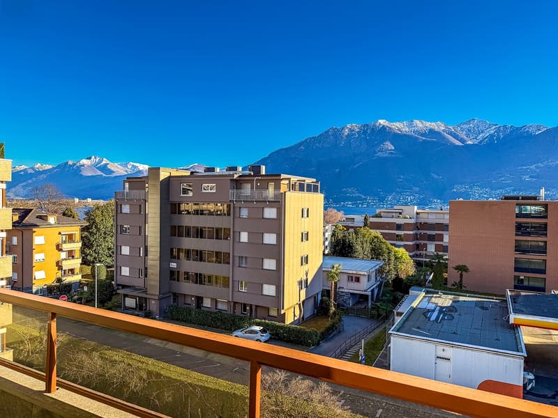 A due passi dal lago e dalla stazione di Minusio, grande e soleggiato 4.5 locali (10)
