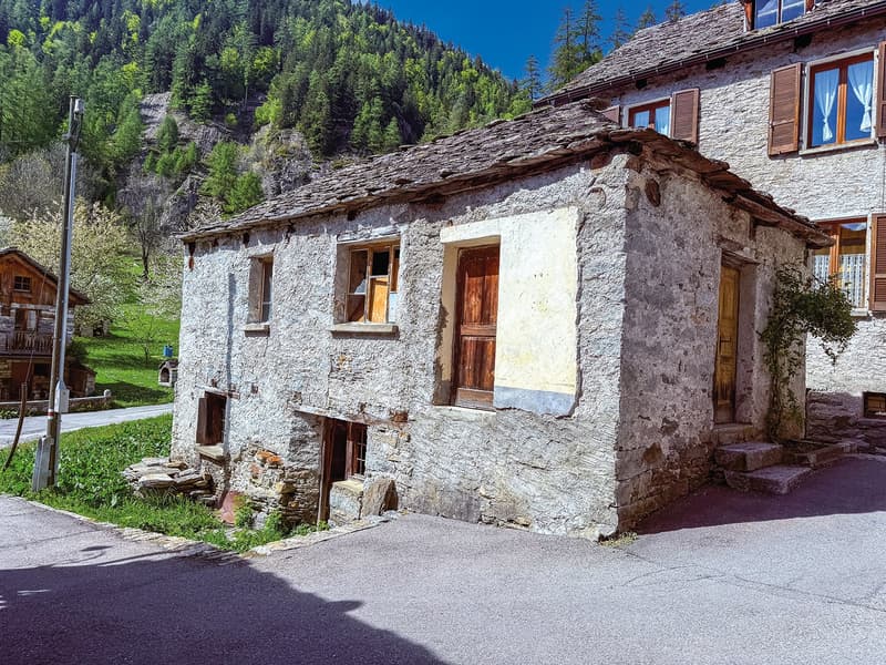Zweitwonhsitz! Typisches Tessiner Haus mit Rustico zu renovierendes (10)