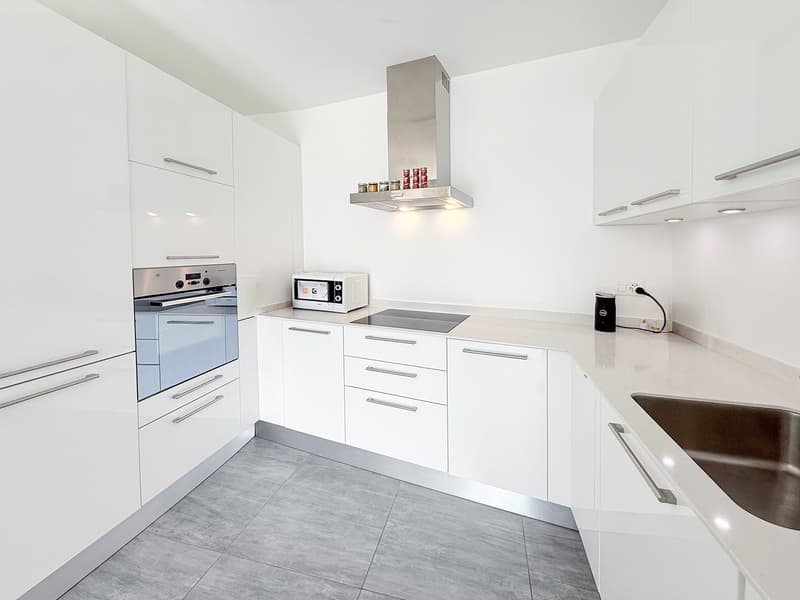 Zweitwohnsitz: Moderne 2,5-Zimmer-Wohnung mit wunderschöner Terrasse und Panoramablick. (4)