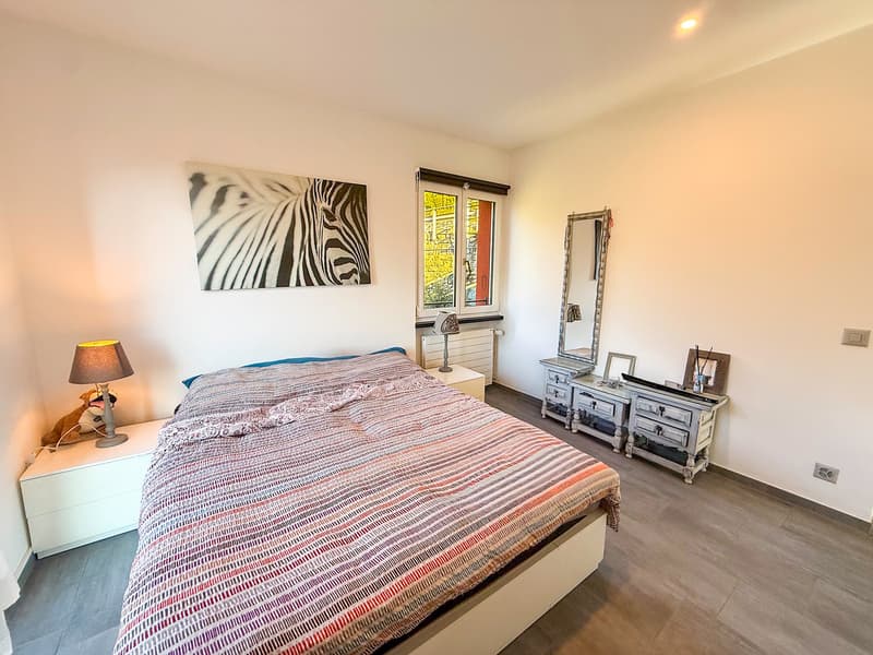 Zweitwohnsitz: 3.5 Zimmer-Wohnung im obersten Stockwerk mit Zugang zur Promenade am Fluss Maggia (14)
